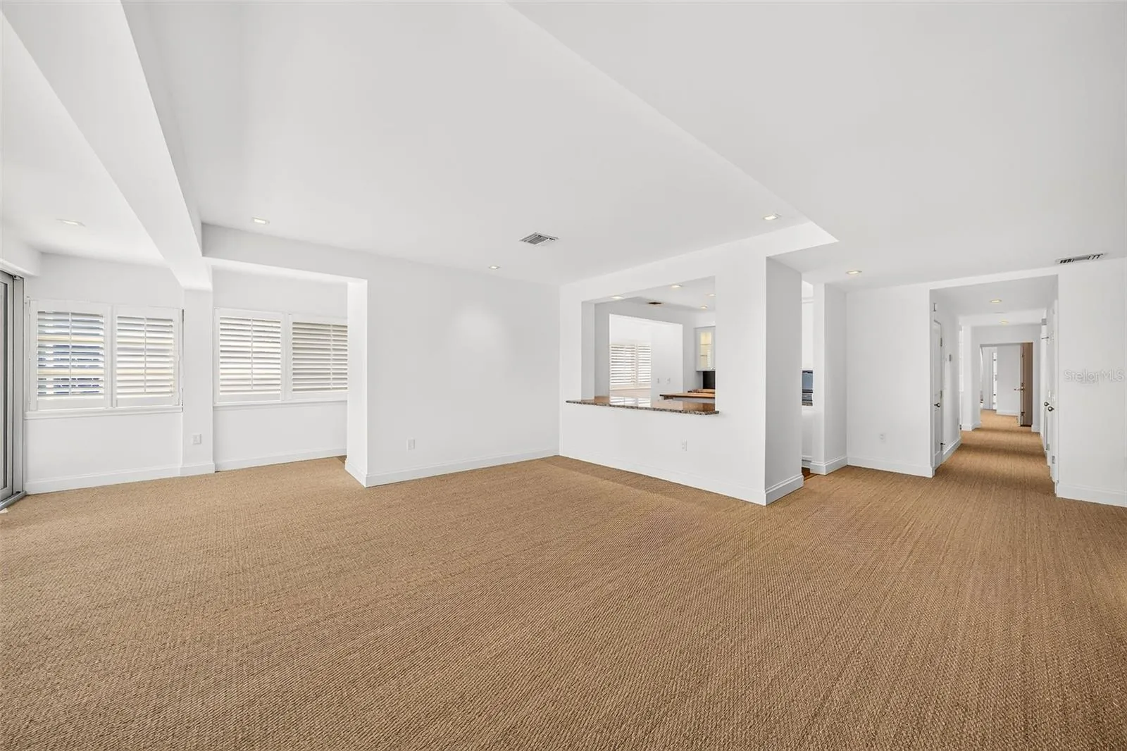 Spacious Lakefront Great Room w/ Lake View