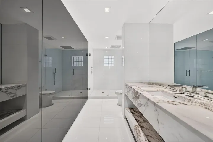 Primary En-Suite Bathroom