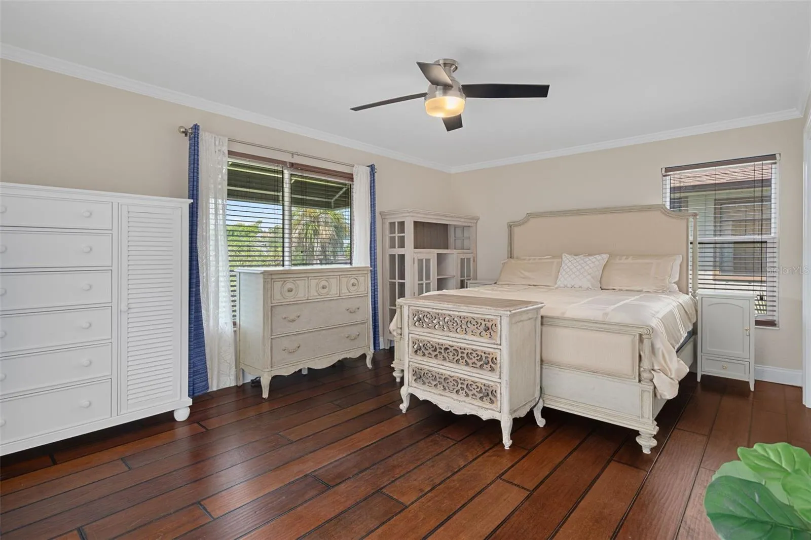 Second guest bedroom with direct RIVERFRONT view