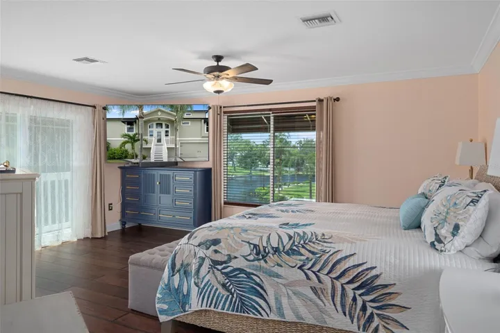 Primary suite with RIVER FRONT view