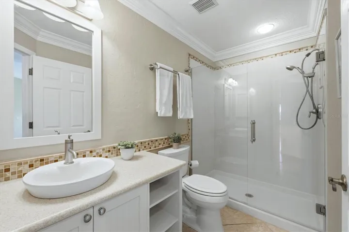 Guest bath - nicely updated