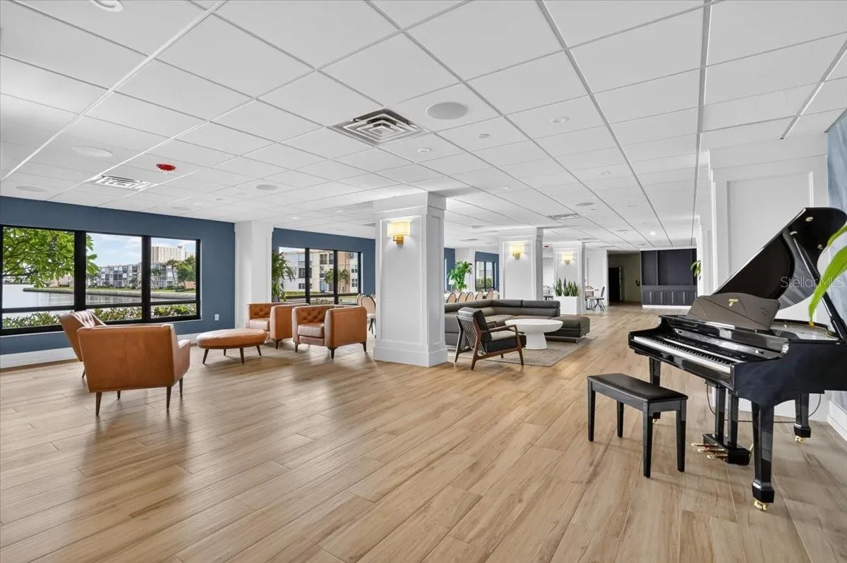 2nd view of leisure room,
