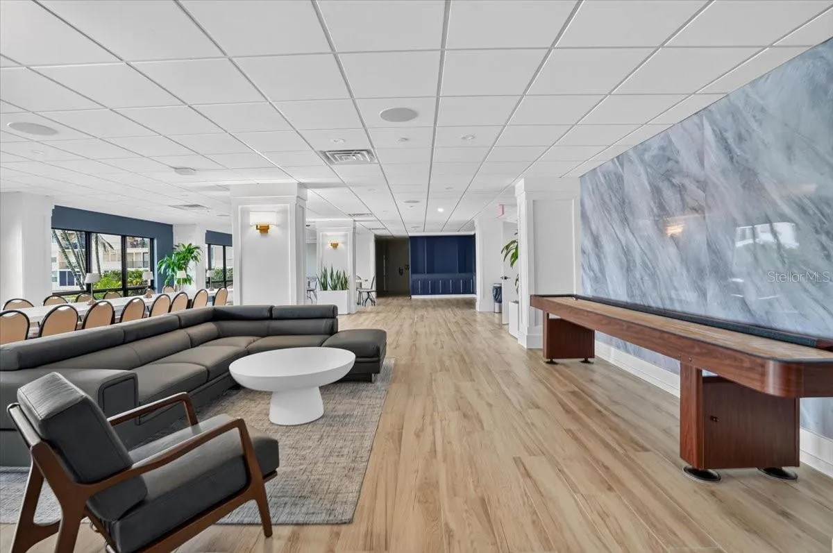 Waterfront leisure room
