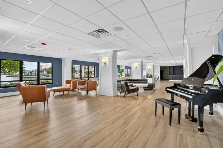 2nd view of leisure room,