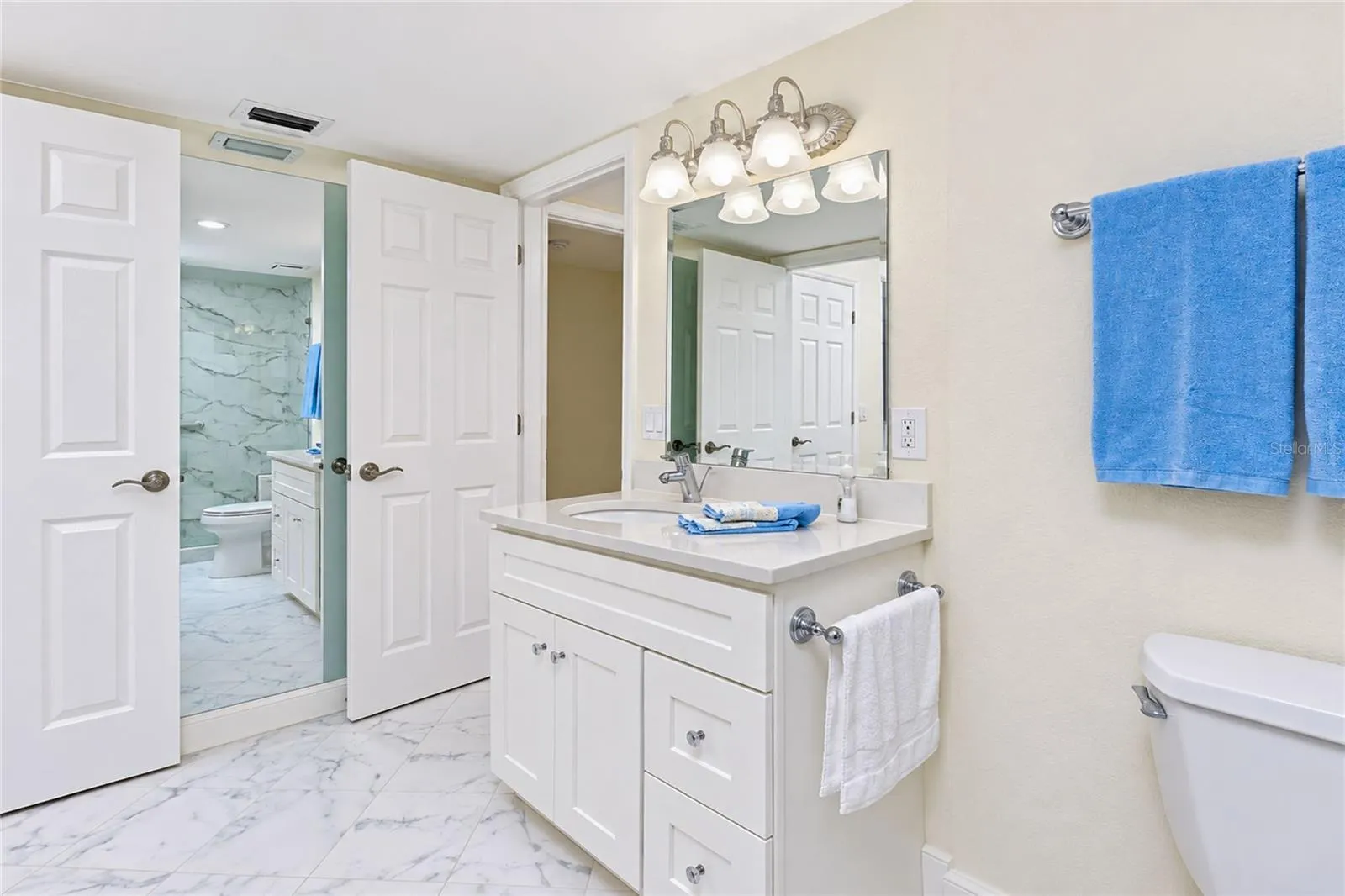 ENTRIES FROM BOTH GUEST BEDROOMS TO THE JACK &amp; JILL BATH