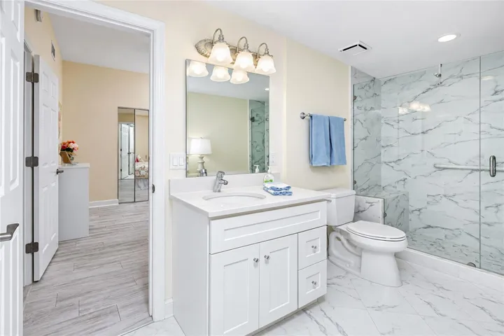 JACK &amp; JILL BATH SERVICES THE 2 LARGE GUEST BEDROOMS