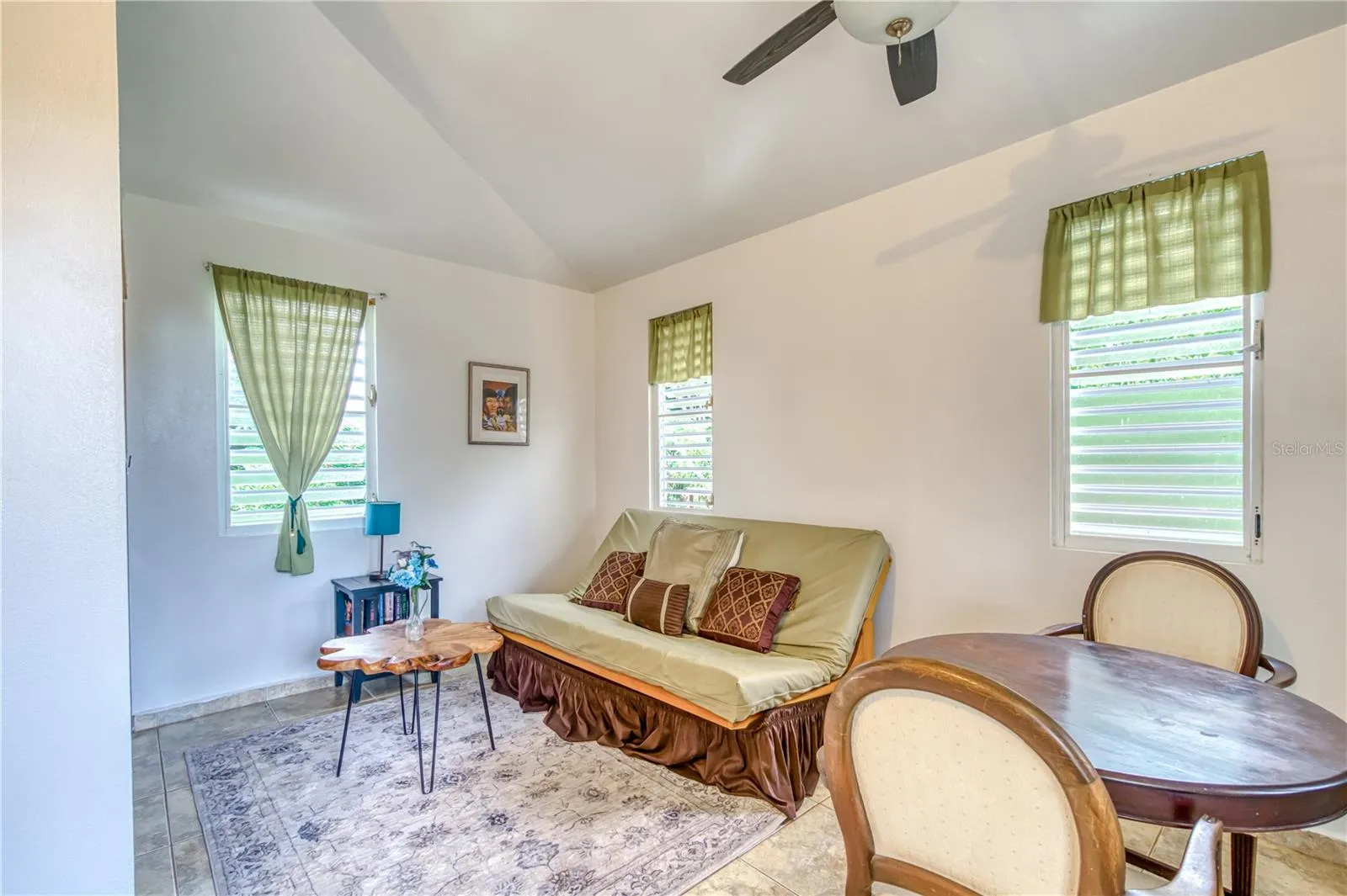 Guest House 2 Interior