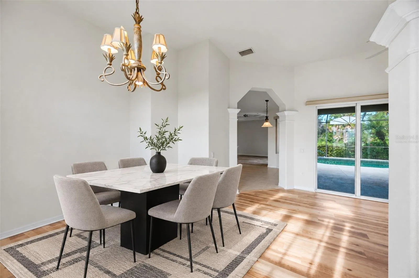 Virtually staged - Dining room