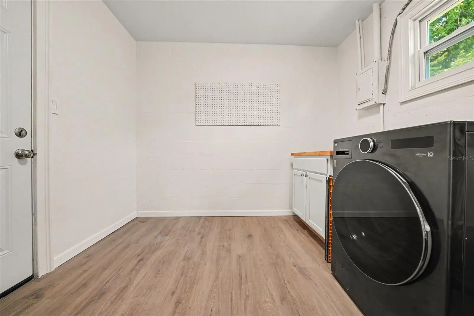 Spacious laundry room