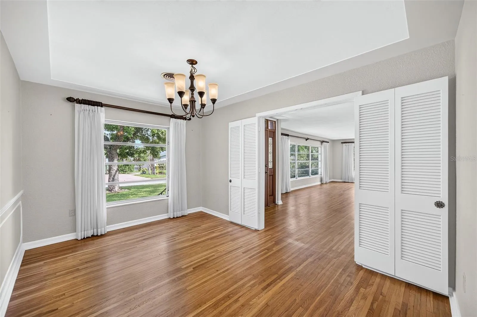 Dining room.