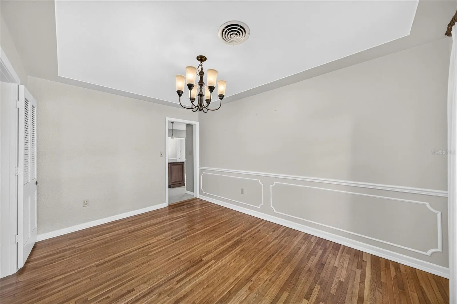 Dining room.