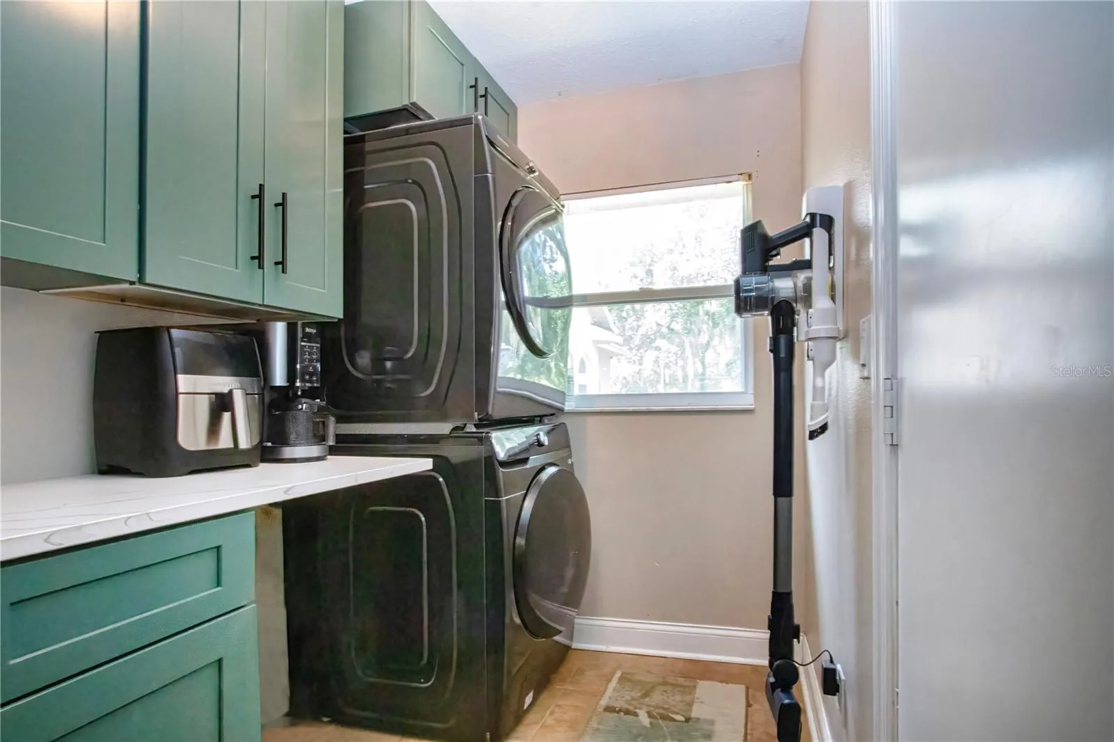 Laundry room with sink