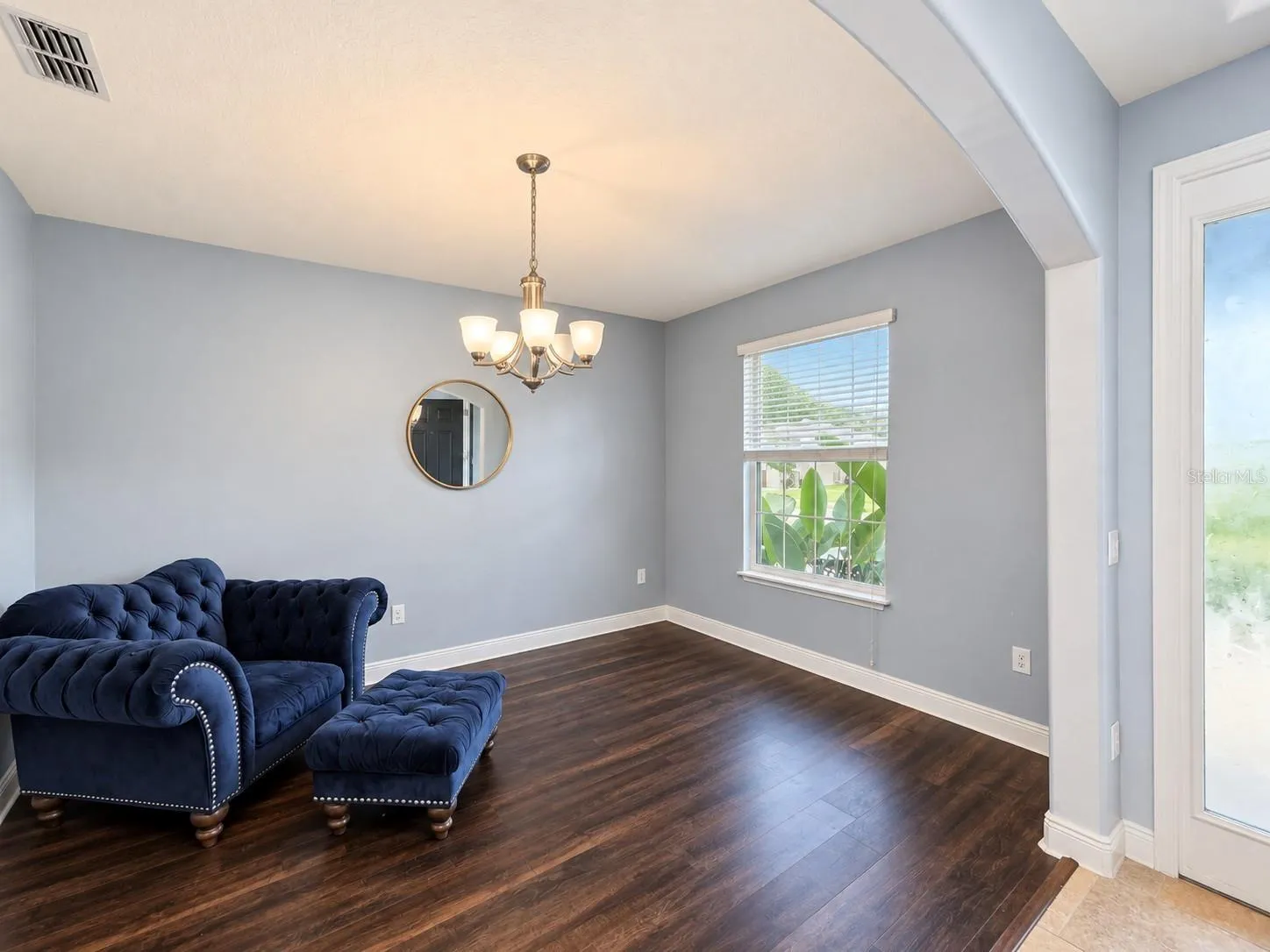 Dining/Formal Living Room