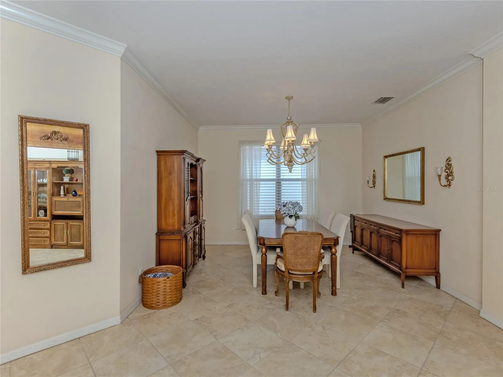 Dining room with crown molding