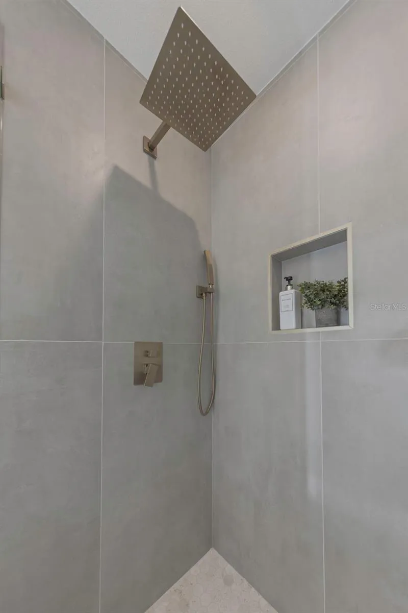 Private In Law Suite - Bathroom