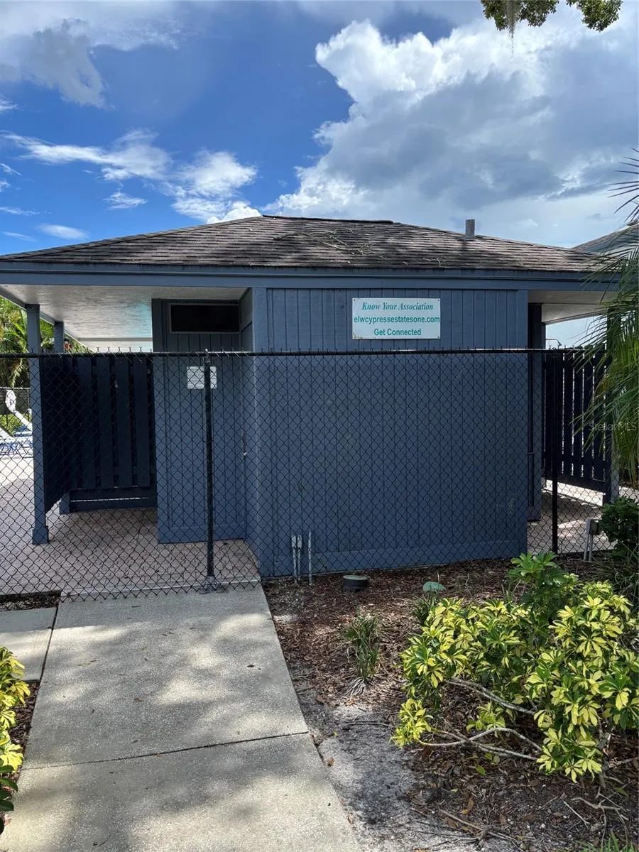 pool house