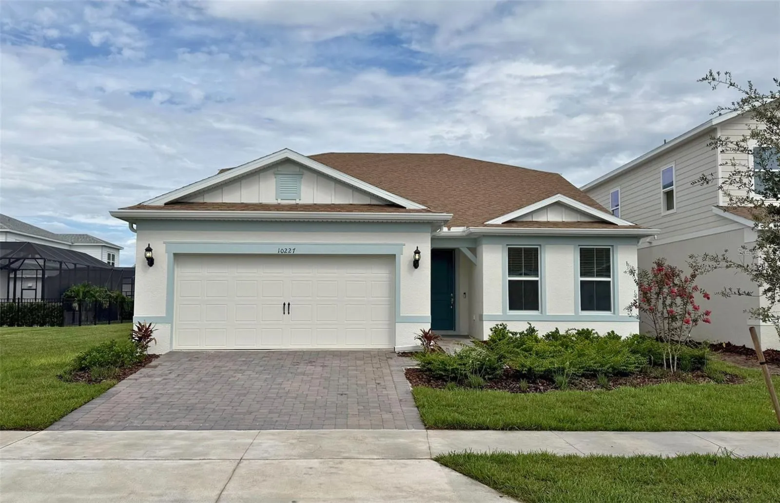 Actual home photo. Colors, finishes, textures and options may appear differently in person due to variations in monitors and viewing devices.