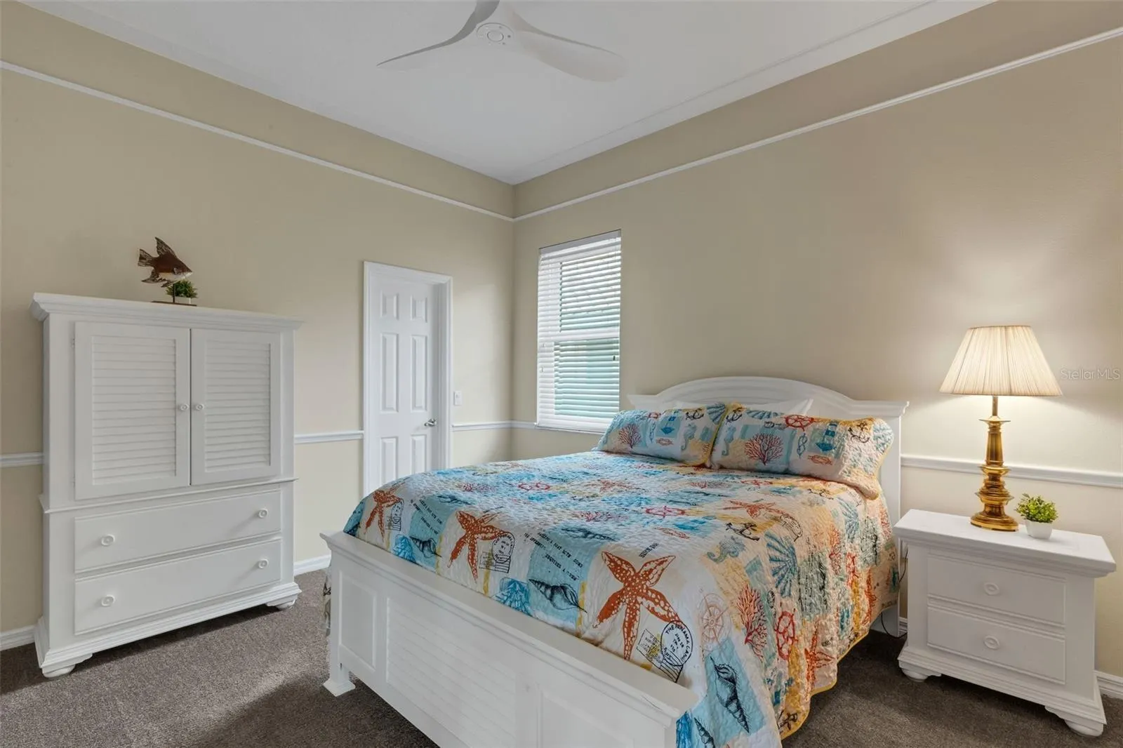 2nd bedroom  has a walk in closet
