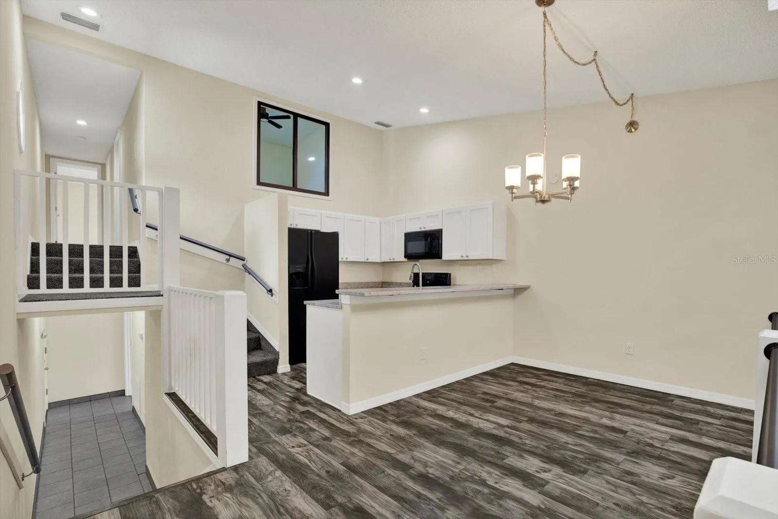 2ND LEVEL KITCHEN-DINING-LIVING -ENTERTAINERS DELIGHT