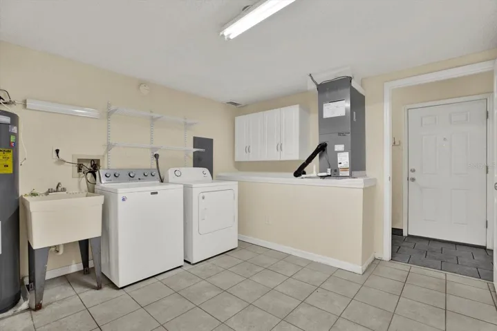 HUGE LAUNDRY/FLEX SPACE ROOM OFF THE GARAGE AND FRONT ENTRY