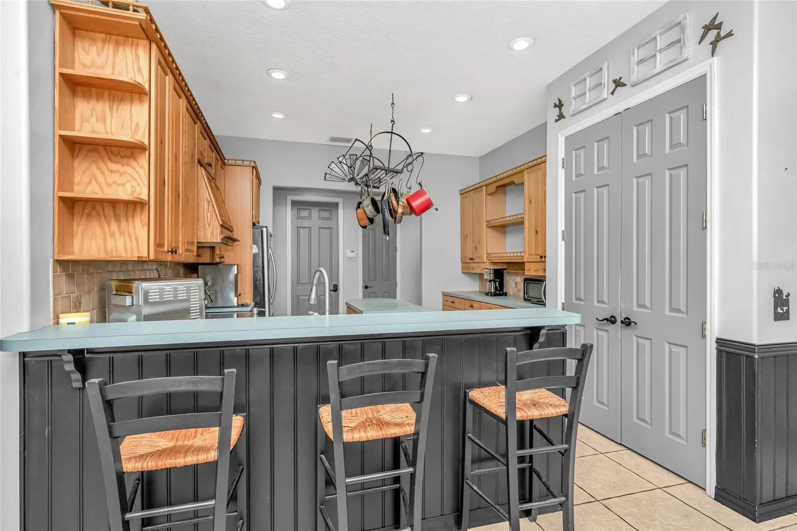 Kitchen with eating bar