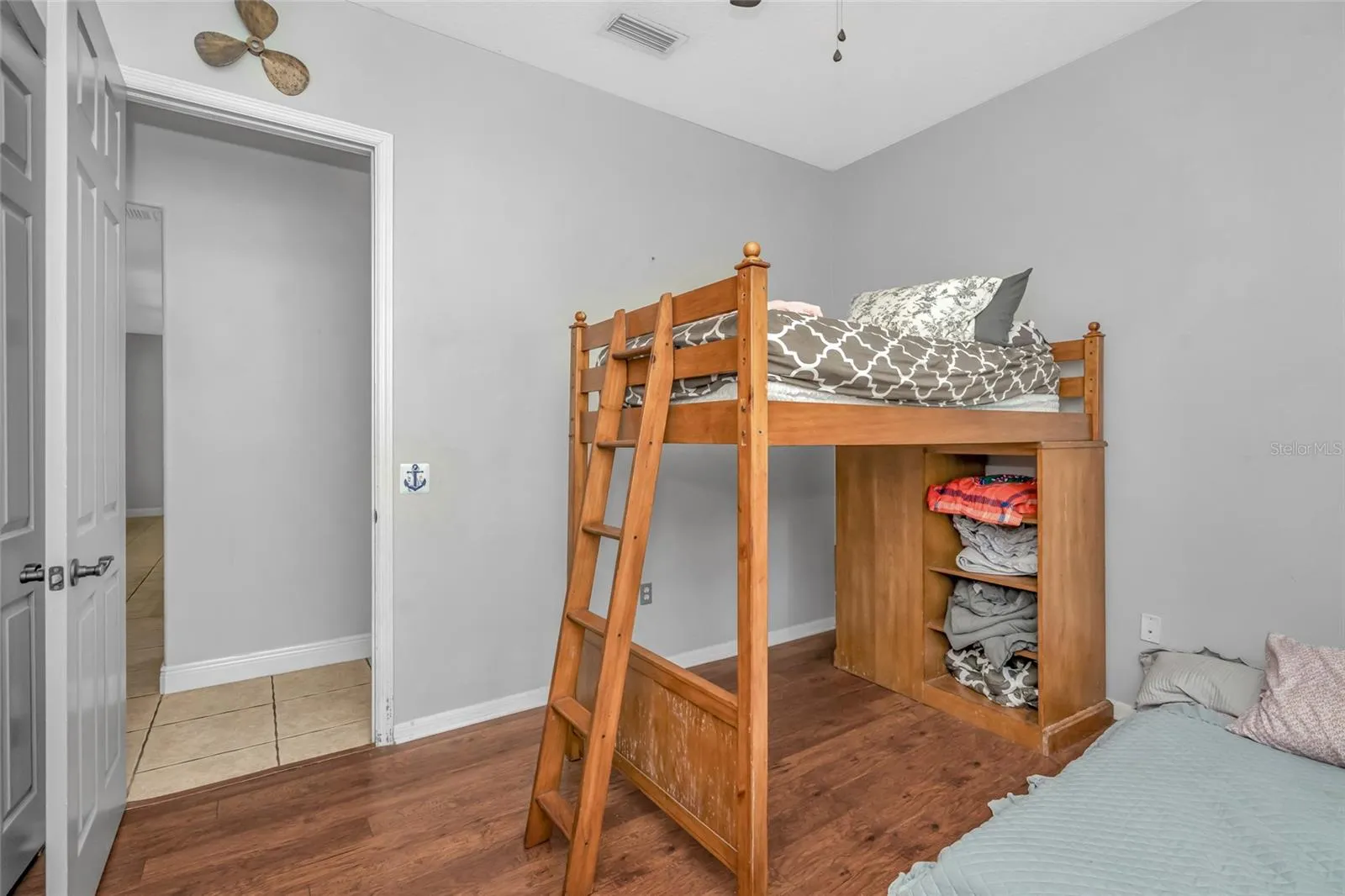 Guest bedroom