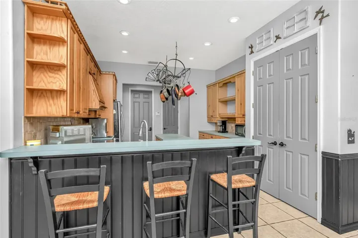 Kitchen with eating bar