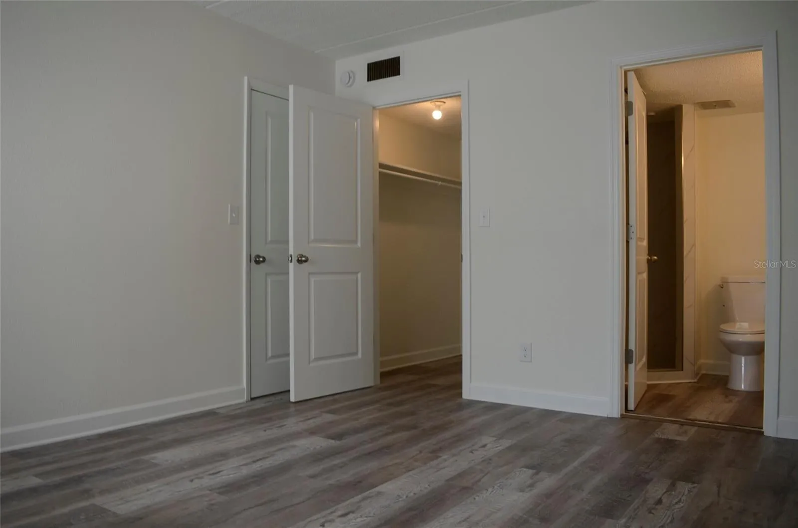 w.i.c. and bathroom2
