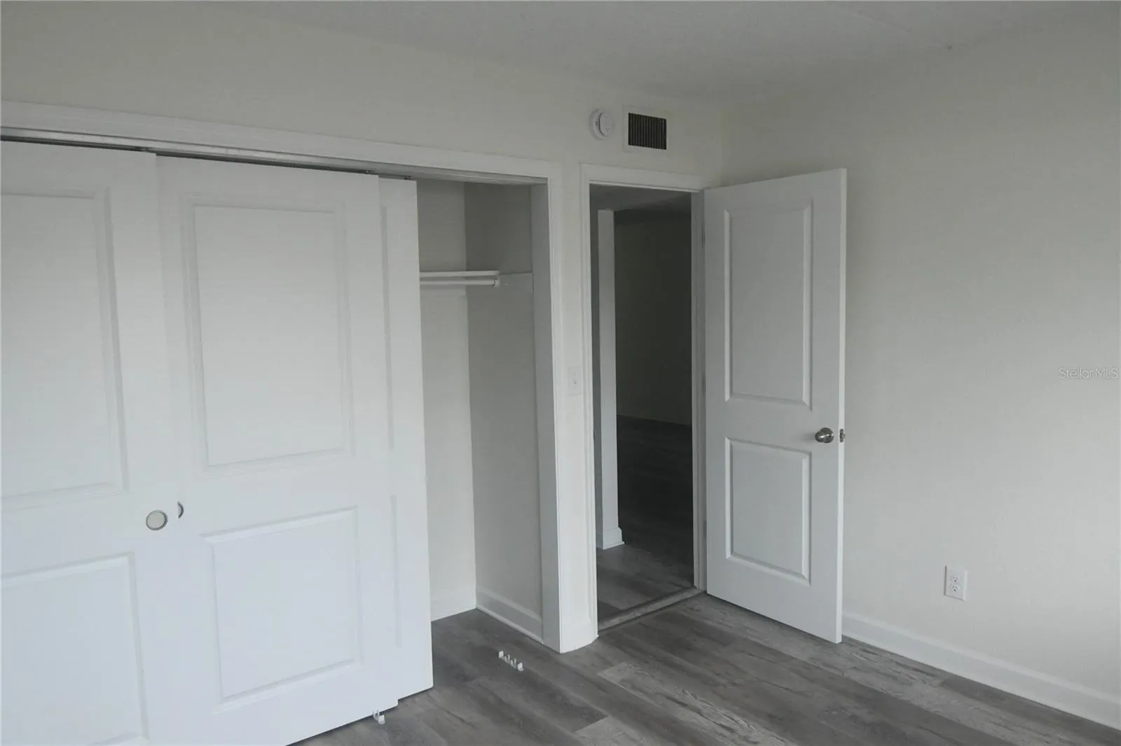 closet in bedroom2