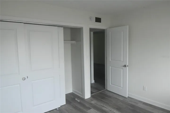 closet in bedroom2