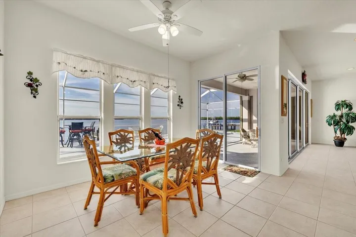 dining area has sliders to lanai