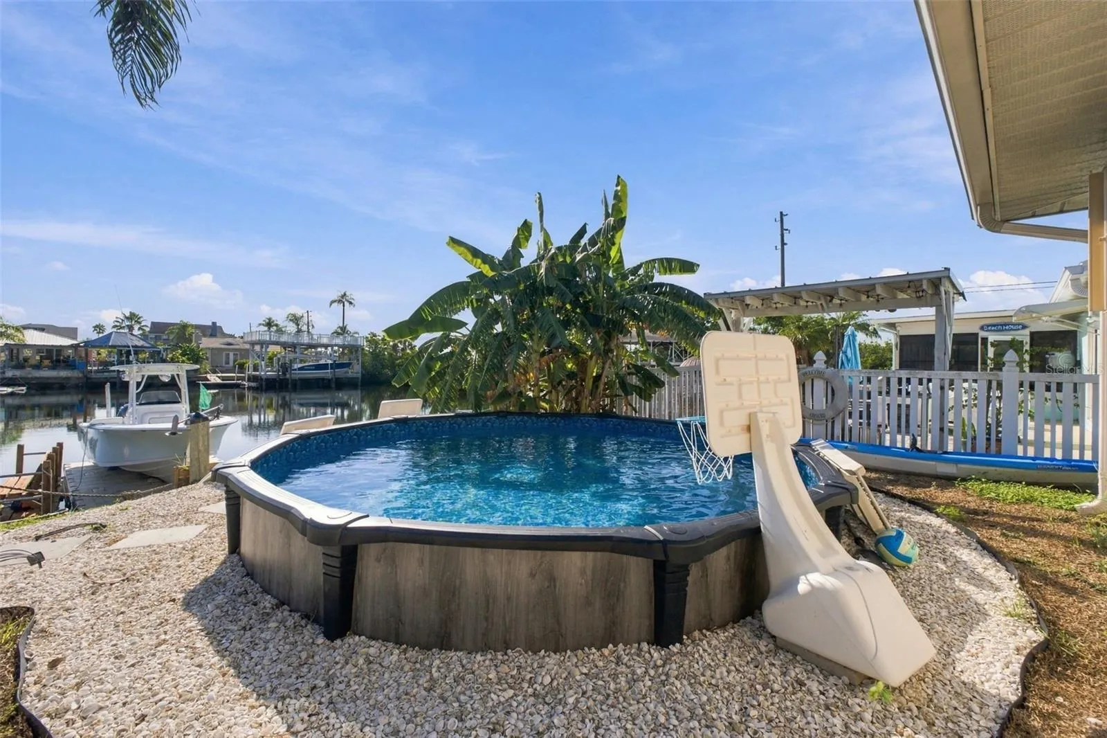 Above ground pool