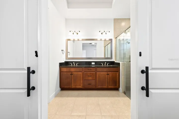 Primary en-suite bath.