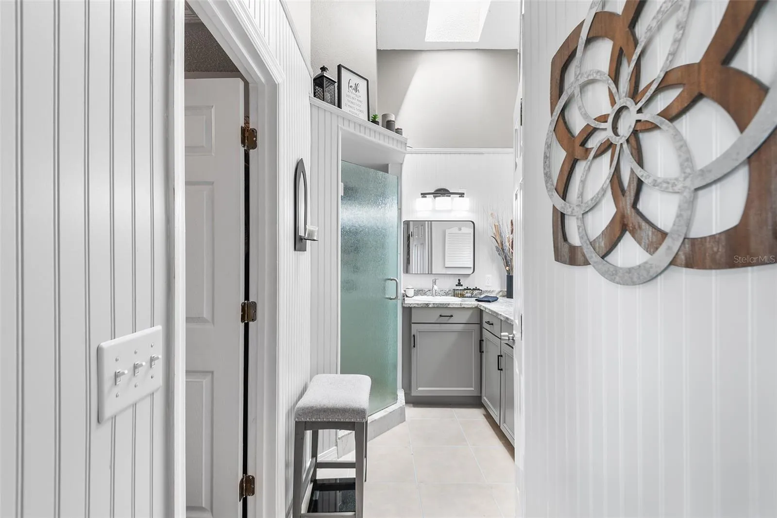 Ensuite bath with shower