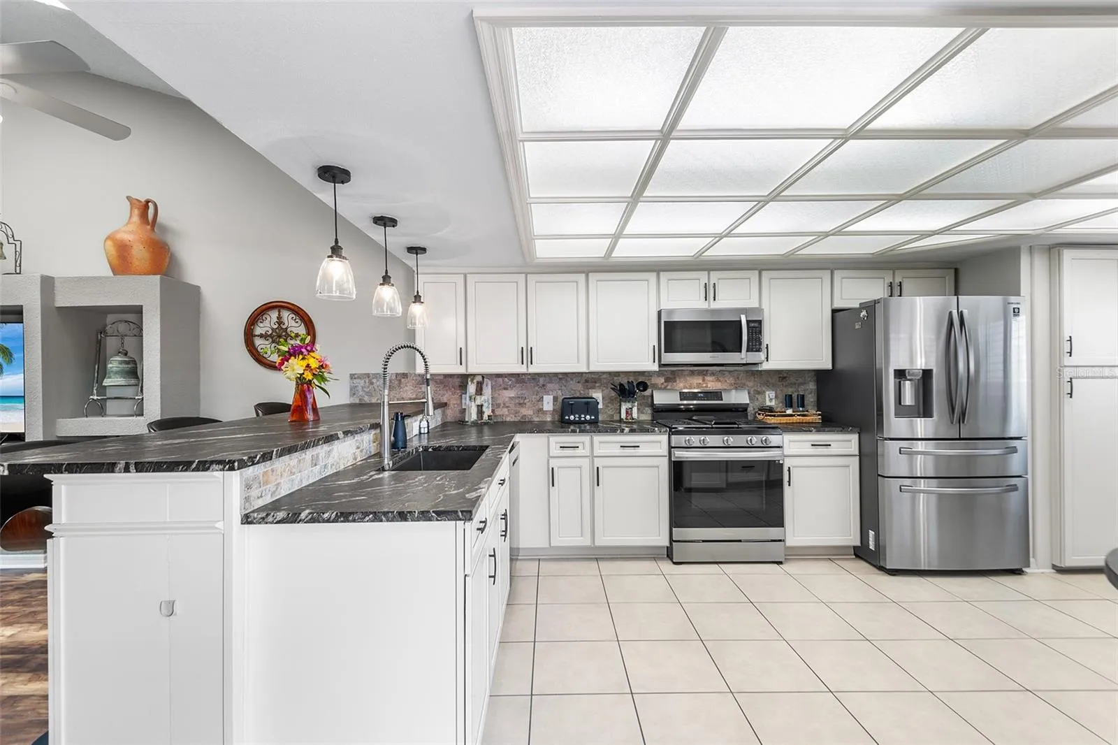 Granite Counters All stainless appliance