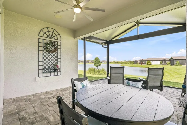 Unwind and watch the birds from this great spot on the lanai.