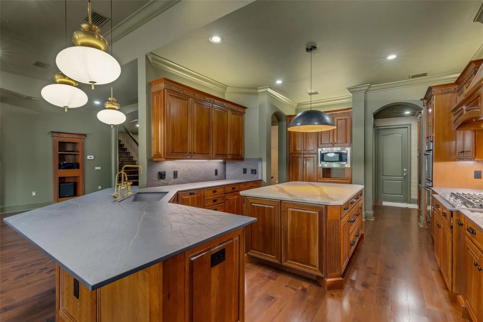 The layout is so functional and works well when entertaining a large crowd.