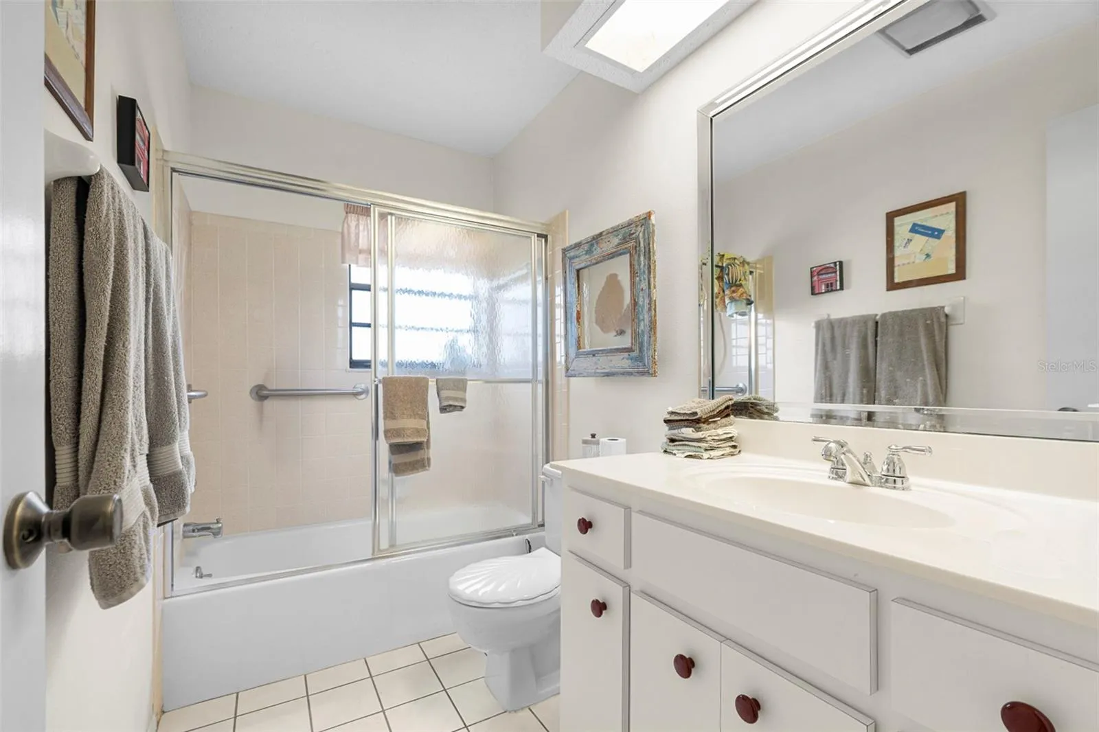 2nd Bathroom
