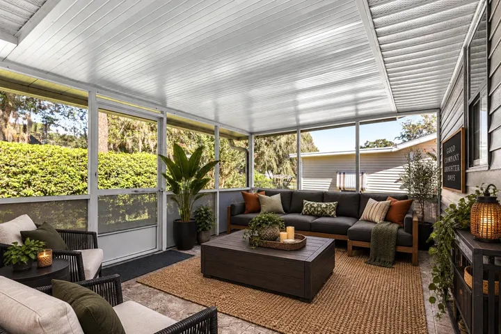 Staged screen room