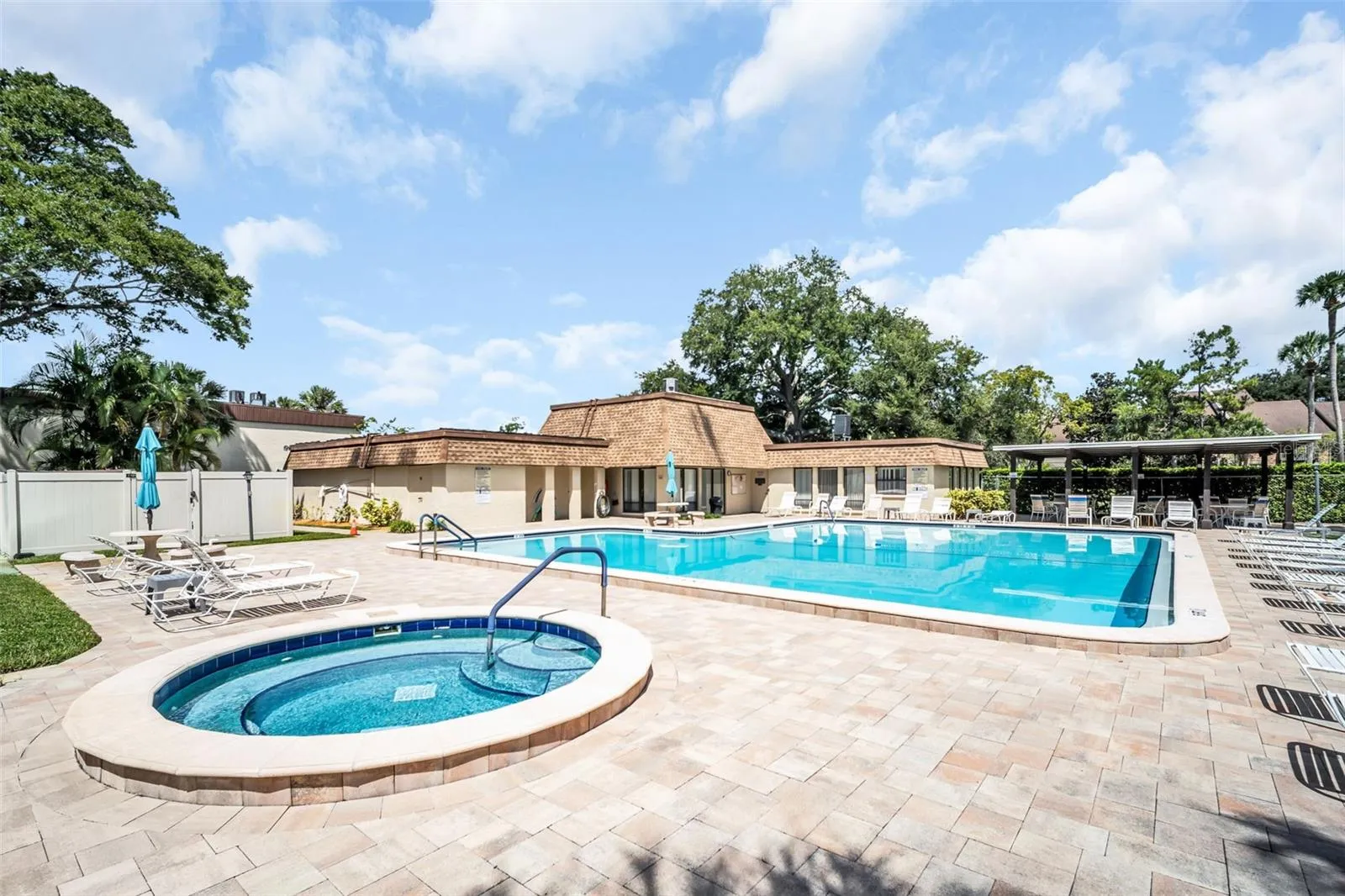 Community Pool/Hot Tub