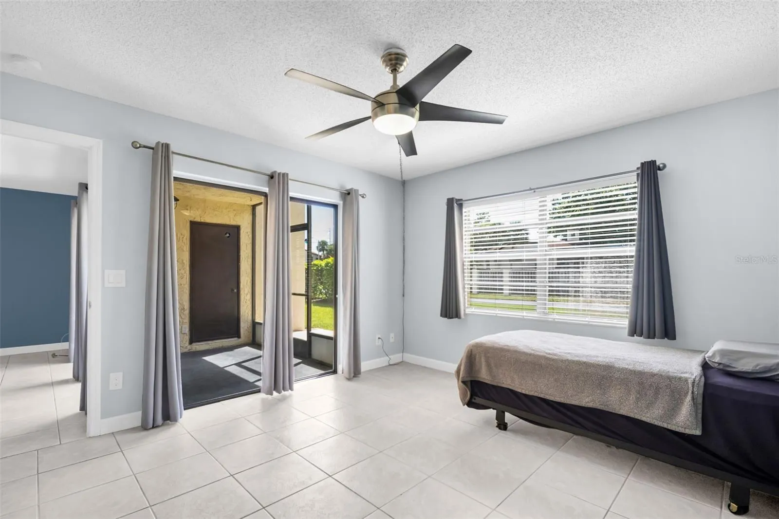 Primary Bdrm w/Ensuite Bath out to Lanai