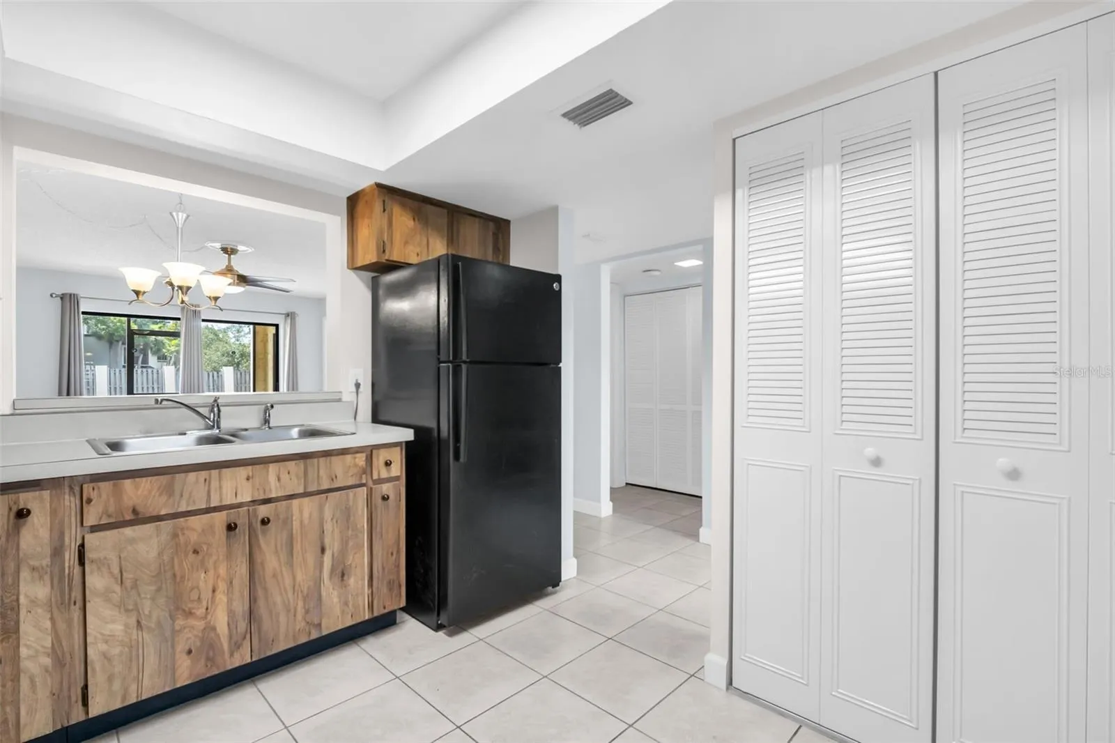 Kitchen into hall