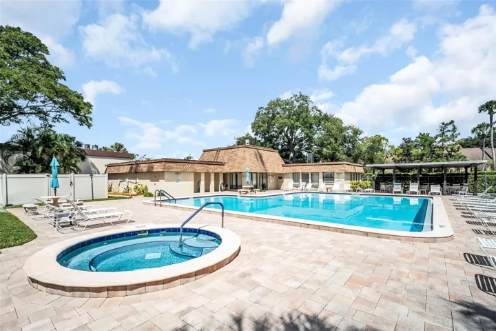 Community Pool/Hot Tub