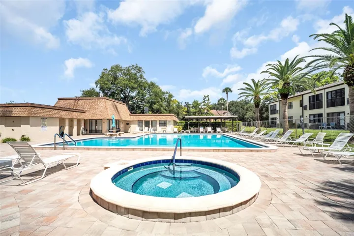 Community Pool/Hot Tub