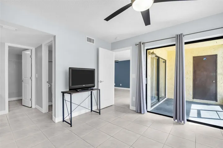 Primary Bdrm w/Ensuite Bath out to Lanai