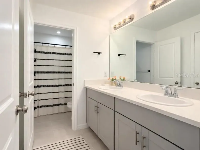 Guest Bath upstairs