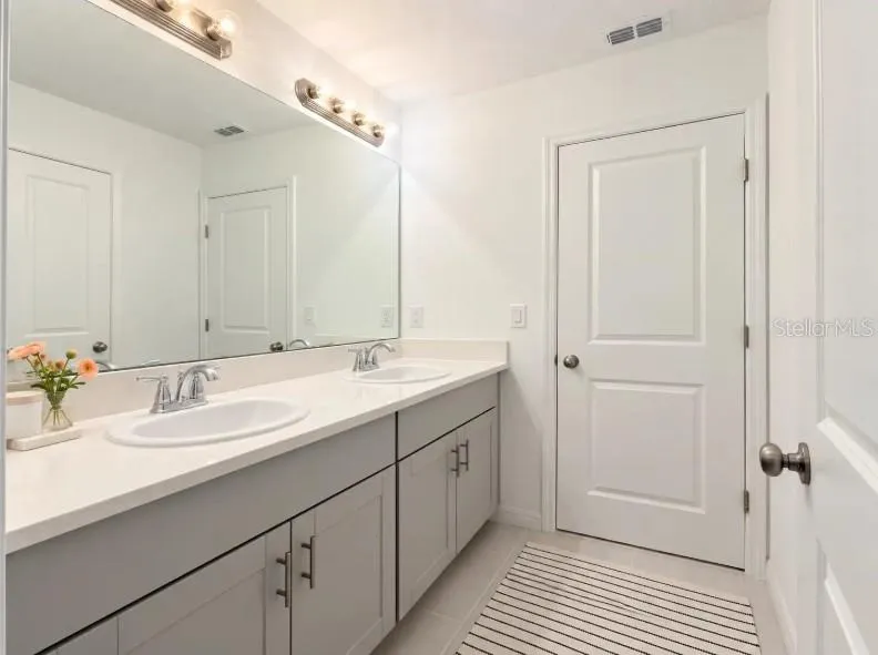 Guest Bath-upstairs