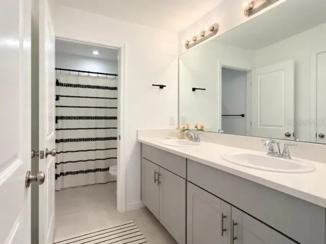 Guest Bath upstairs