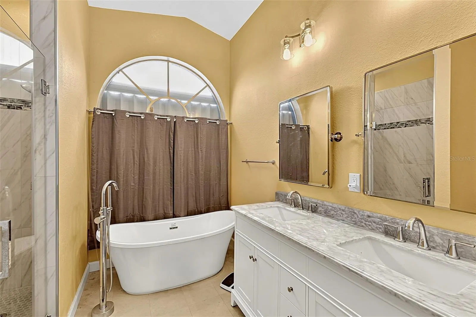 Primary Ensuite Bath