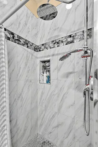 Guest Room ensuite shower